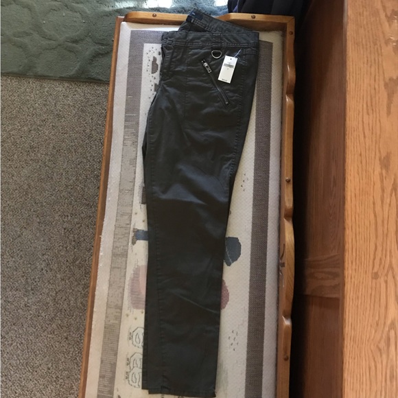 NWT Gap Army Green Ankle Pants - Picture 7 of 7